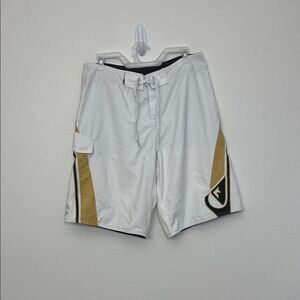 Quicksilver Men’s Swimming board shorts size 33